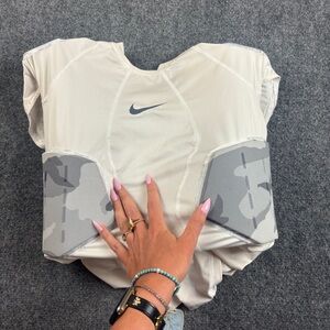 NIKE Men’s Nike Pro Hyperstrong 4 Pad Short Sleeve Shirt white/Camo Grey size: L